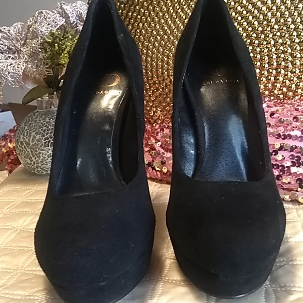 Kelsi Dagger Black Suede Platform Pumps